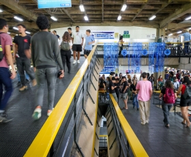 Movimentação durante refeições no Restaurante Universitário (RU). 28/11/2025. Foto: Beto Monteiro/Ascom UnB